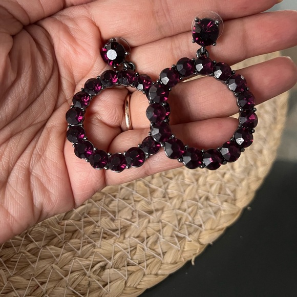 🌺 5/$30 🌺 Burgundy rhinestone circular drop earrings - Picture 1 of 6